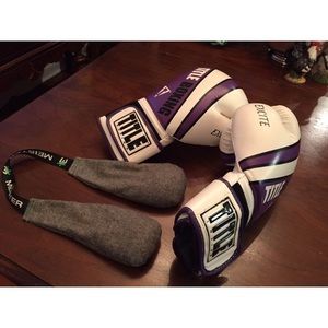 Like new title boxing gloves 14 ozmanmade leather